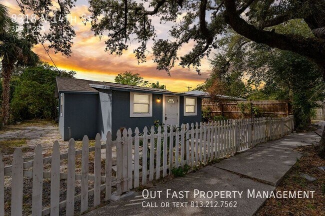 Foto del edificio - 8318 N 14th St