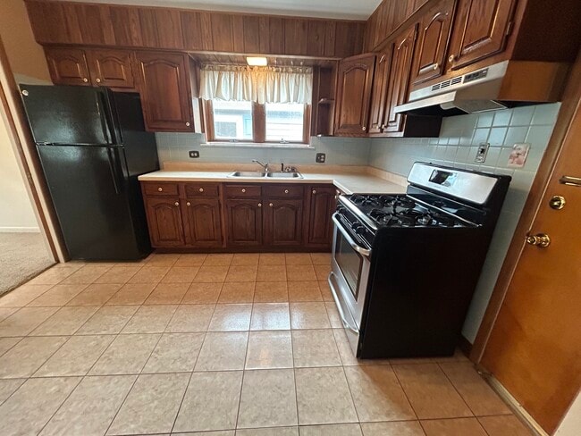 Building Photo - 9054 Bennett Ave