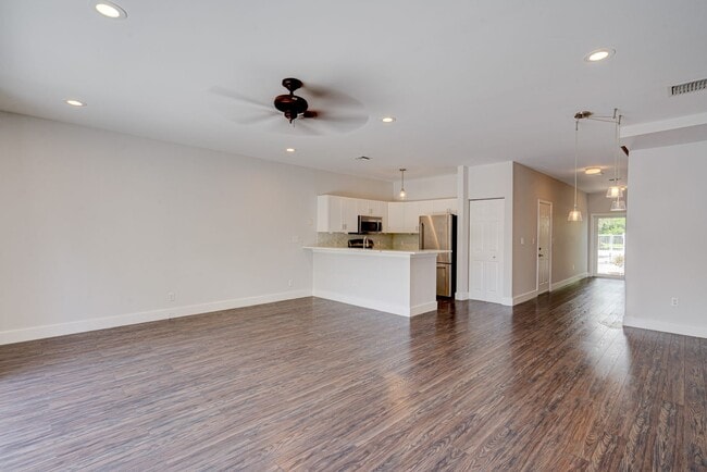 Building Photo - TWO WEEKS FREE! GORGEOUS townhouse updated...