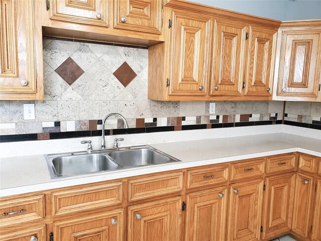 Building Photo - 3020 Sagebrush Dr