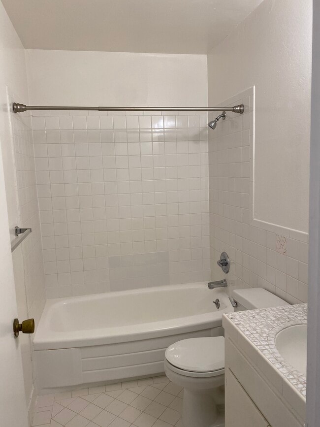 Building Photo - 1961 Clay St