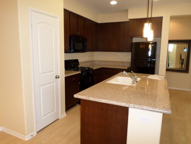 Foto del edificio - Beautiful 2 bedroom 2 bath town home @ Ava...