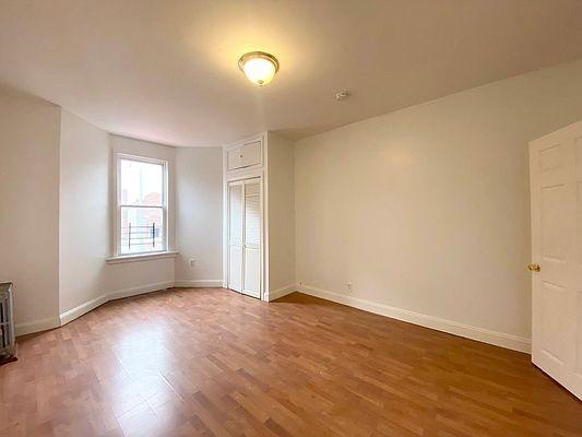 Foto del edificio - 3 bedroom in BRONX NY 10468