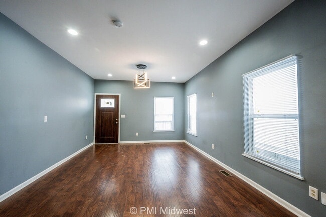 Foto del edificio - 3159 E Washington St