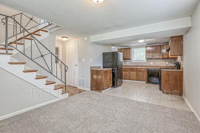 Foto del edificio - 18105 E 17th St N