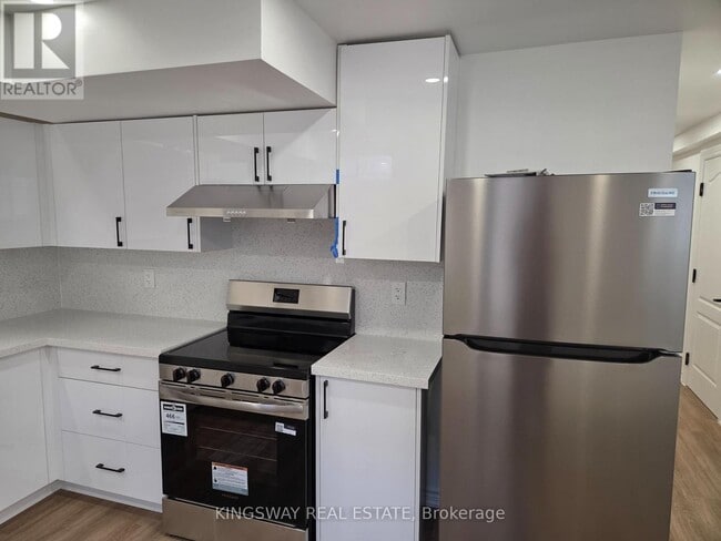 Building Photo - 839 Miltonbrook Cres