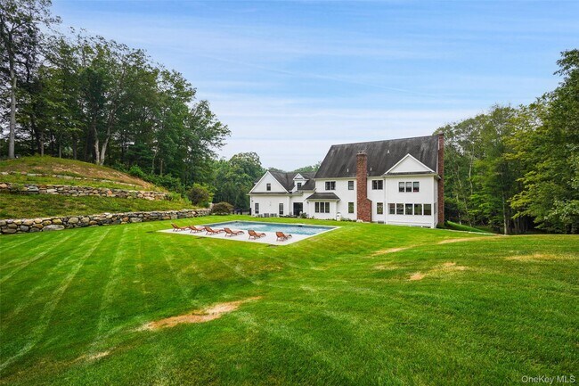 Foto del edificio - 487 Bedford Center Rd