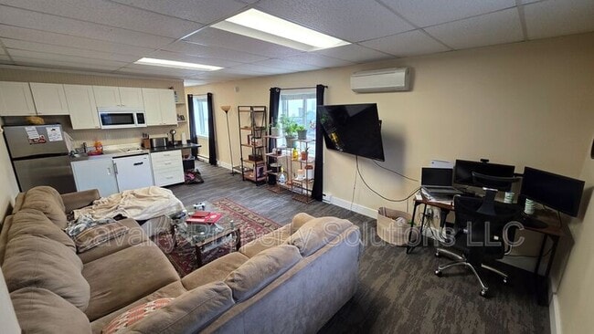 Building Photo - 3947 E Calvary Rd