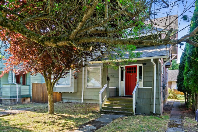 Building Photo - 2104 S 8th St