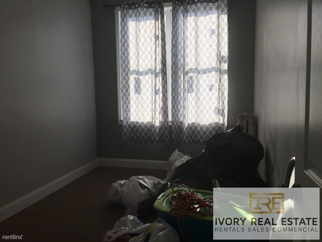 Foto del edificio - 228 E 93rd St