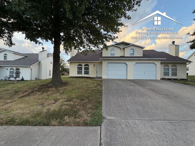 Foto del edificio - 2711 Mayflower Dr