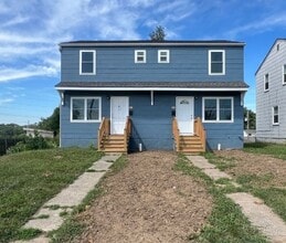 Building Photo - 728 S Leonard St