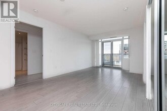 Building Photo - 525 Adelaide St W