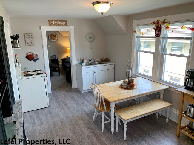 Foto del edificio - BEAUTIFUL 2 BED 1 BATH UPPER