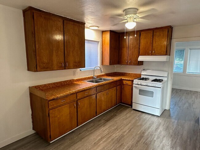 Foto del edificio - 1419 N Bridge St