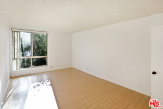 Foto del edificio - 809 S Bundy Dr