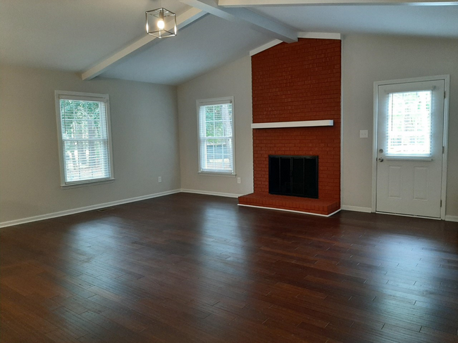 Building Photo - 805 NW Maynard Rd