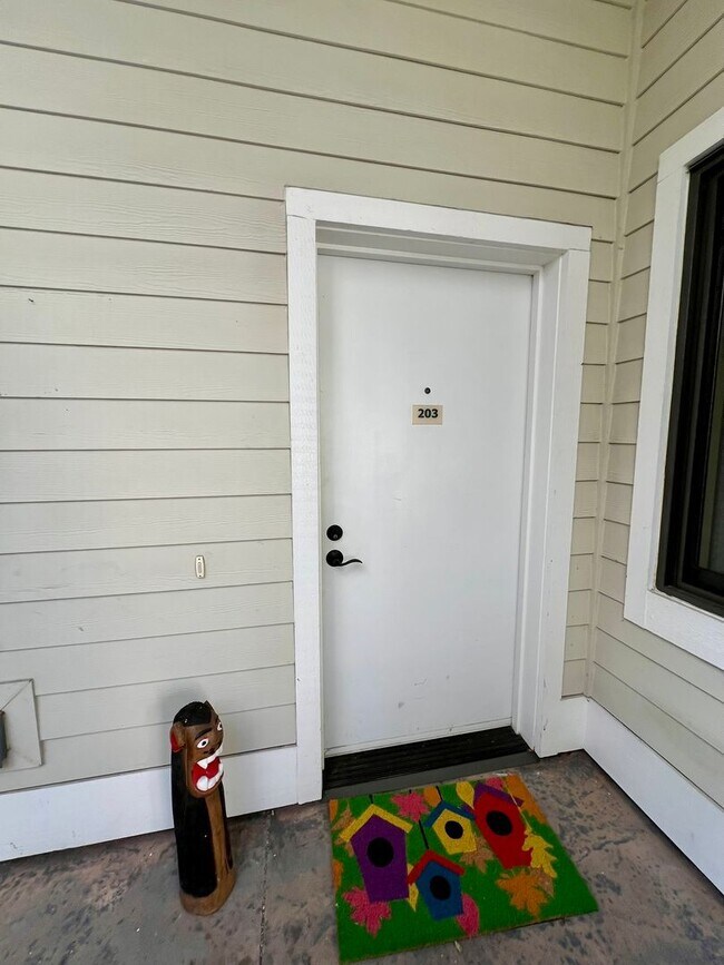 Foto del edificio - Spacious 2 Bedroom Condo in Fairhaven!