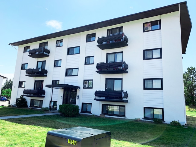 Building Photo - 75 Milford Avenue & 421-429 Barrie Place