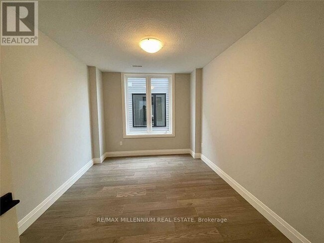 Building Photo - 550 Fairway Rd