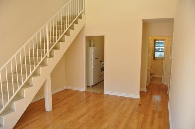 Building Photo - 1 bedroom in Los Angeles CA 90028