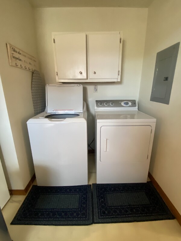 128 S Chestnut St Unit Upper Rear, Derry, PA 15627 Room for Rent in