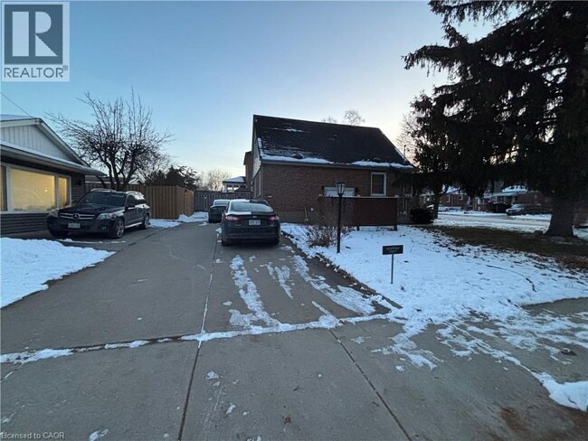 Building Photo - 329 Rosedale Ave