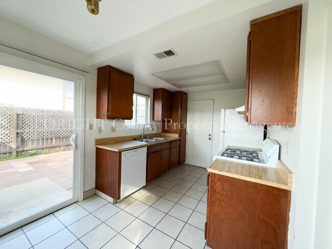 Foto del edificio - AVAILABLE OCTOBER - 2 Bedroom / 1.5 Bath Apartment in Lompoc