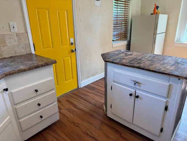 Foto del edificio - 4613 SW 16th Ave