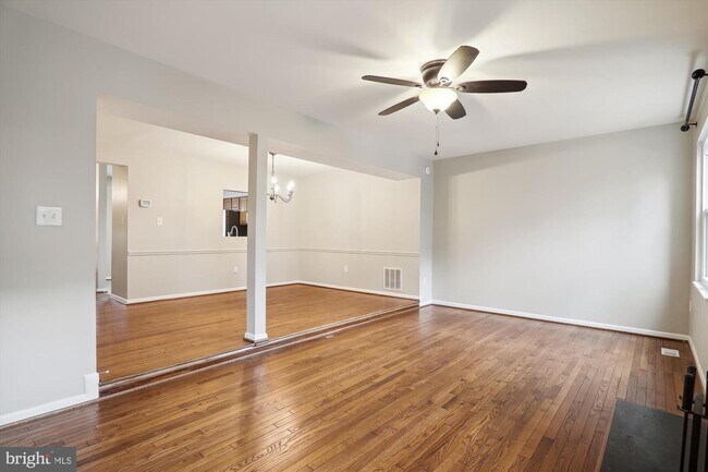 Building Photo - 2830 Schoolhouse Cir