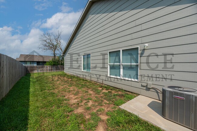 Foto del edificio - 8802 E Chris St