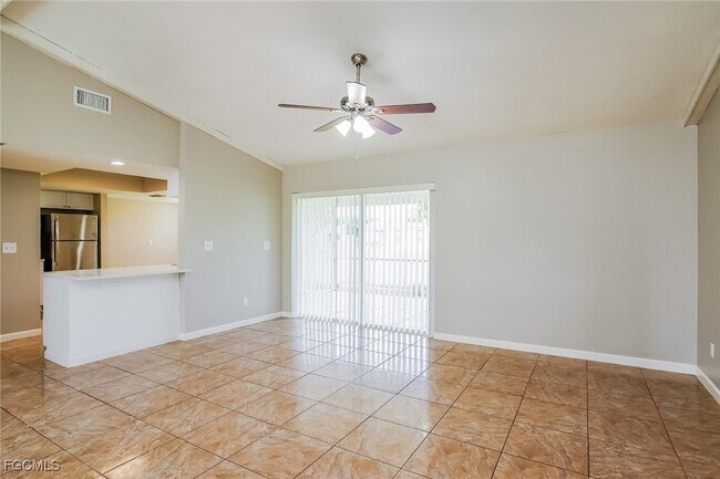 Building Photo - 2214 SW 2nd Ct