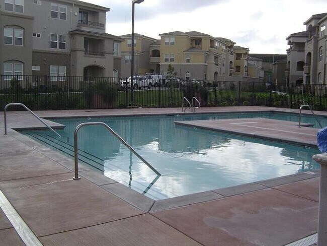Foto del edificio - Gorgeous 2 Bed/2 Bath condo in Folsom