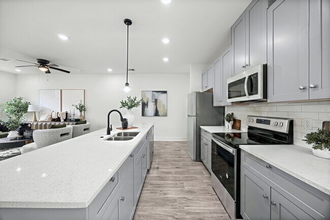 Building Photo - 8449 Furray Rd