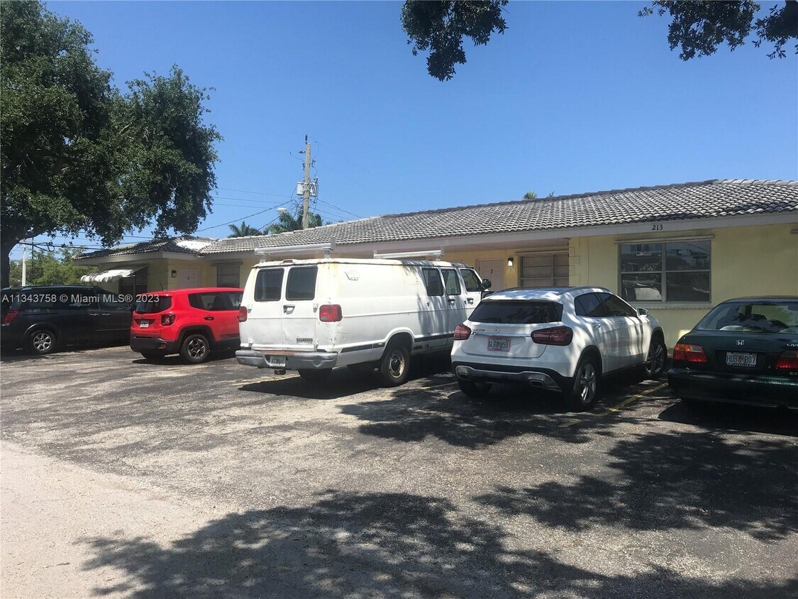 213 SE Park St Unit 5, Dania Beach, FL 33004 Apartment for Rent in Dania Beach, FL