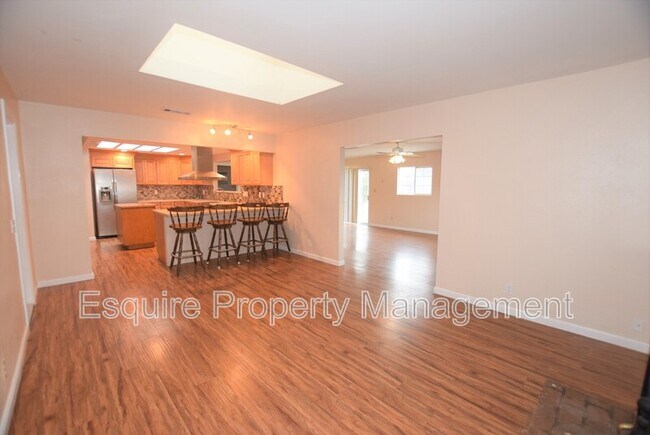 Foto del edificio - 3701 Taffrail Ln