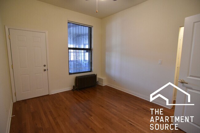 Foto del edificio - 907 W Belmont Ave