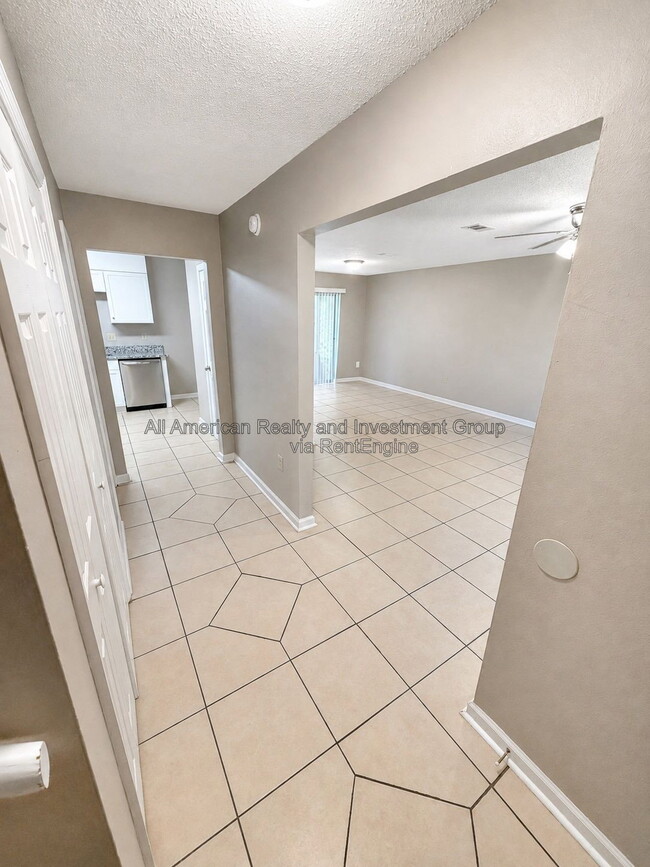 Foto del edificio - 939 Tanager Rd