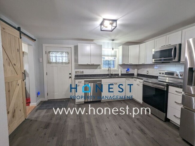 Foto del edificio - 162 College Ave