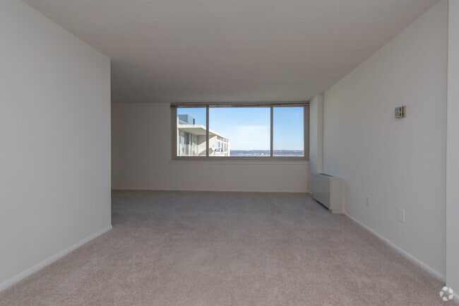 Studio - 650 SF - The Aspen Apartments