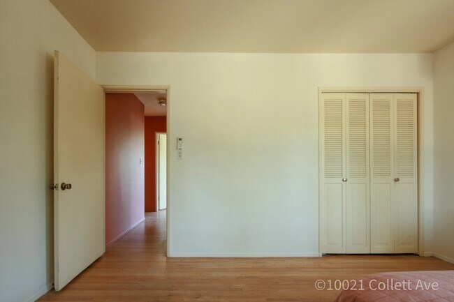 Foto del edificio - 10021 Collett Ave