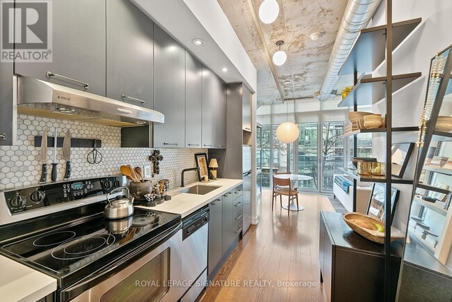 Building Photo - 20 Stewart St