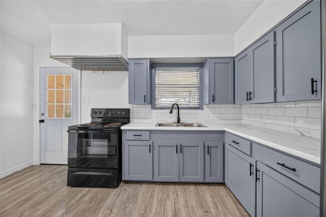 Foto del edificio - 6207 Heron Dr