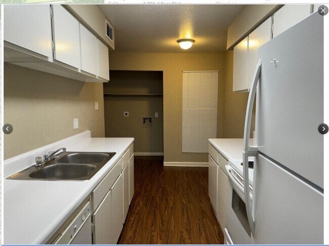 Building Photo - 2200 Cypress Landing Rd