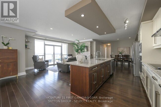 Photo du bâtiment - 240-240 Villagewalk Blvd