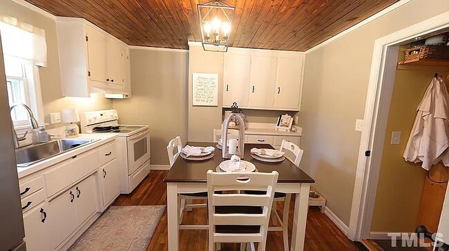 Foto del edificio - 4409 Jonesbay Ln