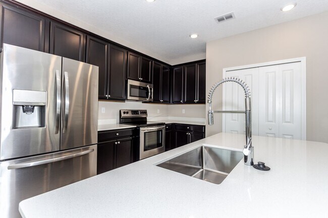 Foto del edificio - Beautiful 3/2.5 in the luxurious Shearwate...