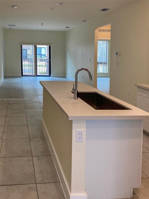 Foto principal - 8301 NW 41st St