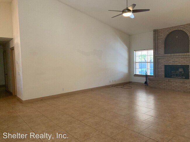 Foto del edificio - 5 br, 3.5 bath House - 8073 MacKenzie Court