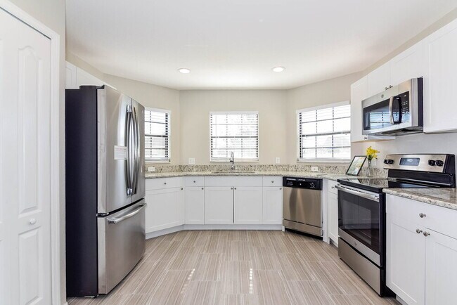 Foto del edificio - 8179 Woodvine Cir